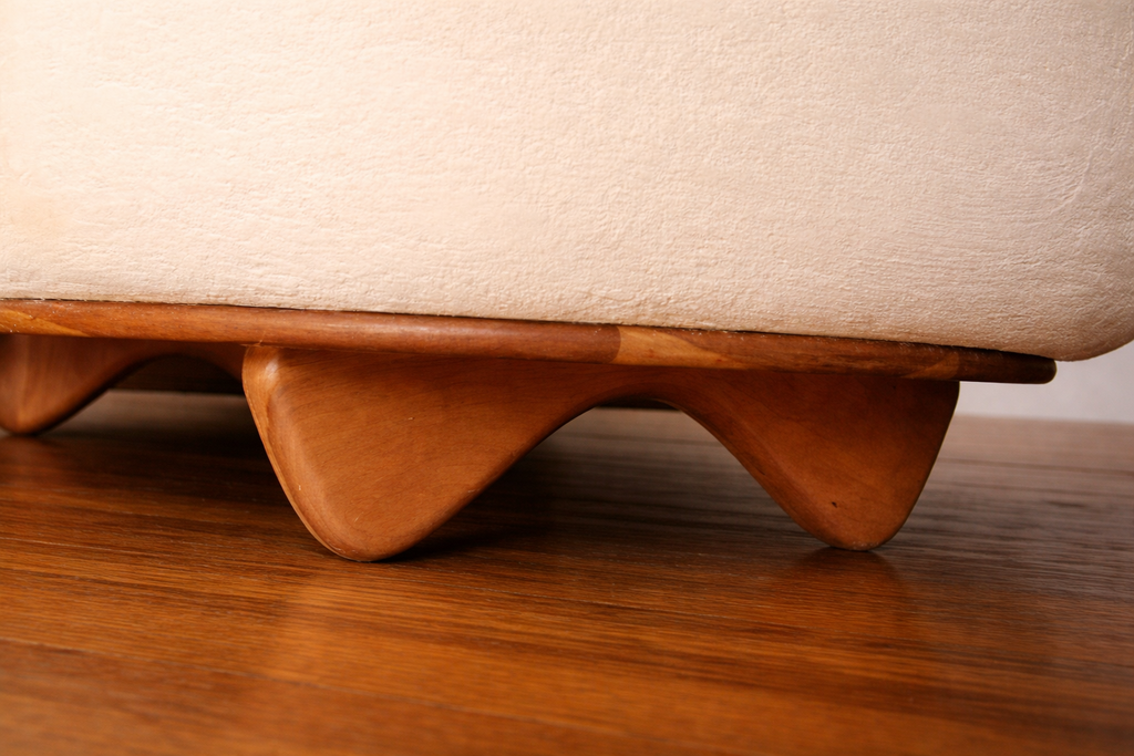 8B Accent Table