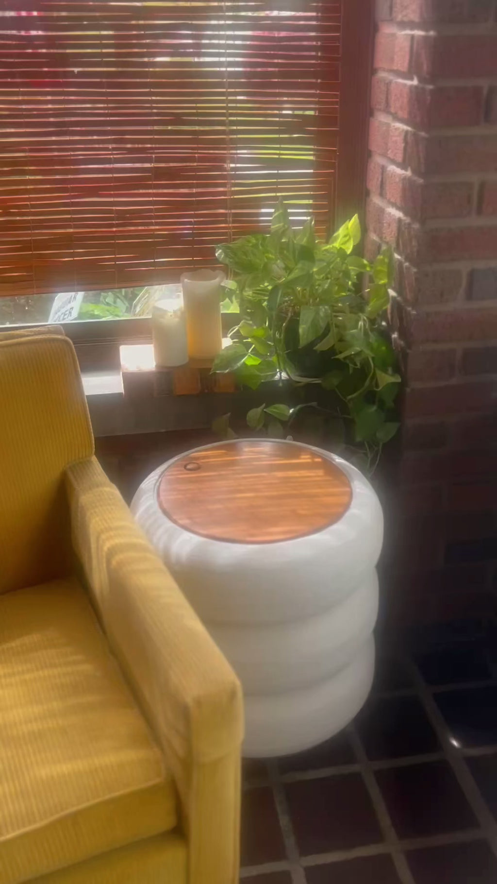 000E Side Table
